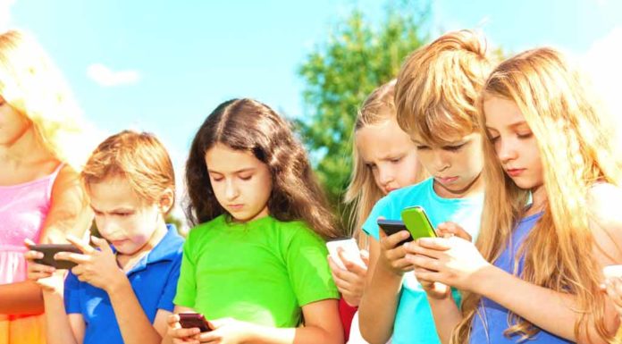 Navigating Technology in a Screen Obsessed World Navigating Technology in a Screen Obsessed World