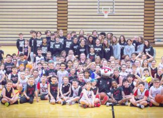 TuHS Hoopers Pay it Forward
