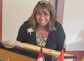 Tualatin Rotary is a Pro at Peaceful Transfer of Power Immediate Past President, Tualatin Rotary, Lisa Thorpe.