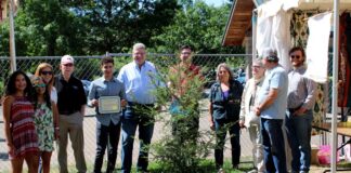 Jack Broome memorialized with redwood in Brown’s Ferry Park