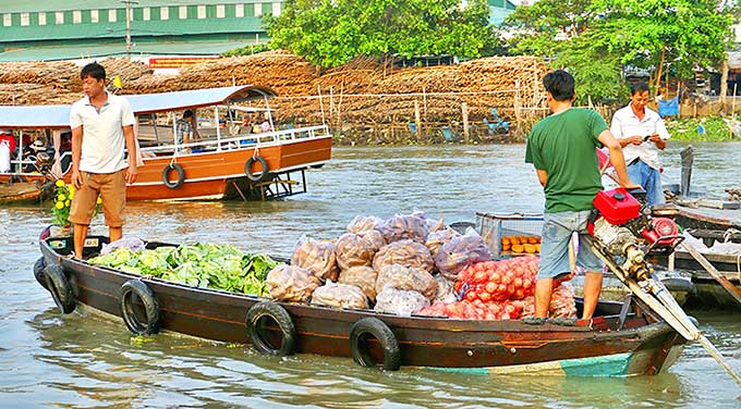 Can Tho’s floating market.