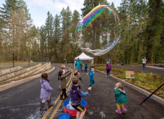 Tualatin CIO President’s Report: December 2021 Children play in the street during a Nov. 20 celebration of the Garden Corner Curves project.