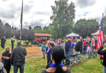 Tualatin’s Memorial Day Commemoration returns to Winona Cemetery on May 30 after two year absence Crowd in 2015 shows reason to bring your chair. Note in upper far left that Color Guard is at “order arms,” facing flag pole and the Kiosk.
