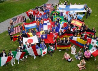 Rotary Helps Students Experience the World The Rotary Club of Tualatin was thrilled to restart the exchange program after a Covid-related pause. Here are a group of this year’s exchange students.