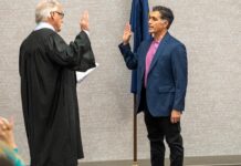 Octavio Gonzalez is only new member on City Council Tualatin Municipal Court Judge Jack Morris (left) swears in Octavio Gonzalez at the Jan. 5 City Council meeting.