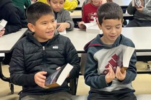 Students at Tualatin Elementary explore their new dictionaries. 