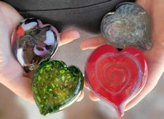 Hundreds of glass hearts coming to Tualatin Park in expanded Share the Love event