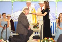 Mayor knighted as honorary Rosarian