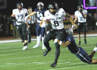 Tualatin football drops Three Rivers League opener to Lake Oswego
