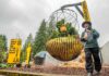 The Garden Corner celebrates 25 Years with World’s Largest Hanging Basket – Spring Edition unveiling Jonn Karsseboom, owner of The Garden Corner in Tualatin, unveils the new 2025 spring edition of the world's largest hanging basket. PHOTO/JOSIAH PENSADO