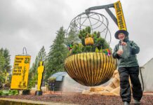 The Garden Corner celebrates 25 Years with World’s Largest Hanging Basket – Spring Edition unveiling Jonn Karsseboom, owner of The Garden Corner in Tualatin, unveils the new 2025 spring edition of the world's largest hanging basket. PHOTO/JOSIAH PENSADO
