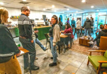 Tualatin’s Artur Cafe celebrates its Grand Opening It was all smiles for Artur Cafe whose grand opening was on Sunday, March 16. Patrons enjoyed the complimentay drip cofee and Donut Land donuts. JOSIAH PENSADO/TUALATIN LIFE