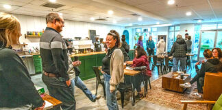 Tualatin’s Artur Cafe celebrates its Grand Opening It was all smiles for Artur Cafe whose grand opening was on Sunday, March 16. Patrons enjoyed the complimentay drip cofee and Donut Land donuts. JOSIAH PENSADO/TUALATIN LIFE