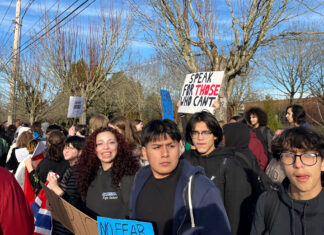 Student walkout at Tualatin High School draws hundreds