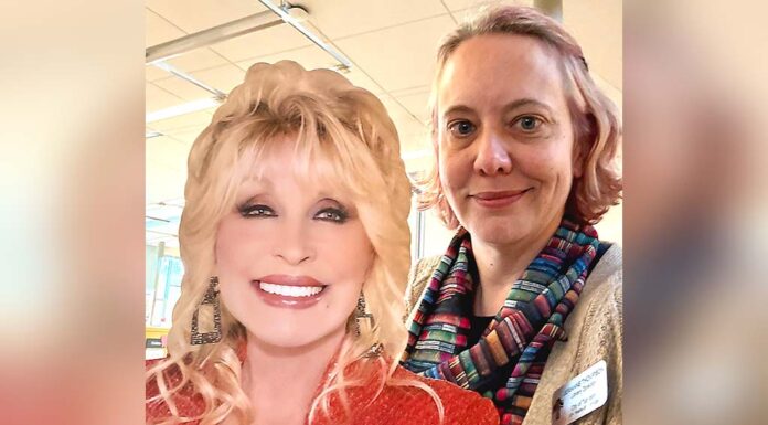 Tualatin Public Library Director of 15 years resigns; Points to woes with Washington County Jerianne Thompson (right) stands beside a cardboard cutout of singer-songwriter, philanthropist, and Imagination Library founder Dolly Parton at the Tualatin Library.