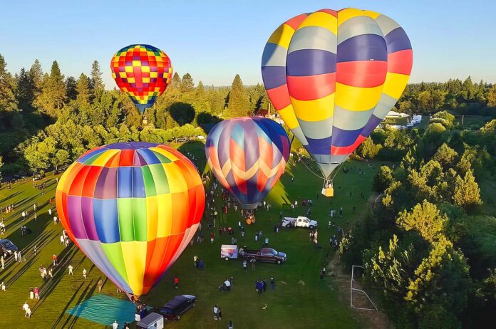 Tigard-festival-of-balloons-featured Hot air balloons in the sky at Tigard Festival of Balloons