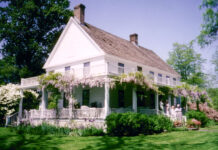 Tualatin’s Jewel… The Sweek House Sweek House tour and tea, sponsored by the Tualatin Historical Society in 1995. Althea Pratt-Broome guided visitors through the house, while historical society members poured tea on the veranda.