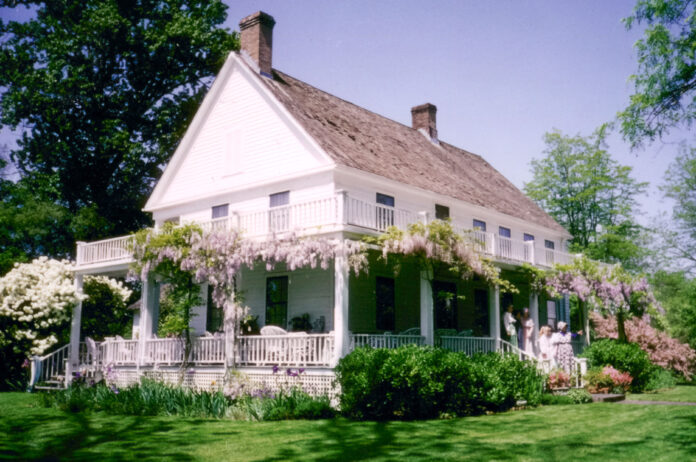 Sweek House tour and tea, sponsored by the Tualatin Historical Society in 1995. Althea Pratt-Broome guided visitors through the house, while historical society members poured tea on the veranda.